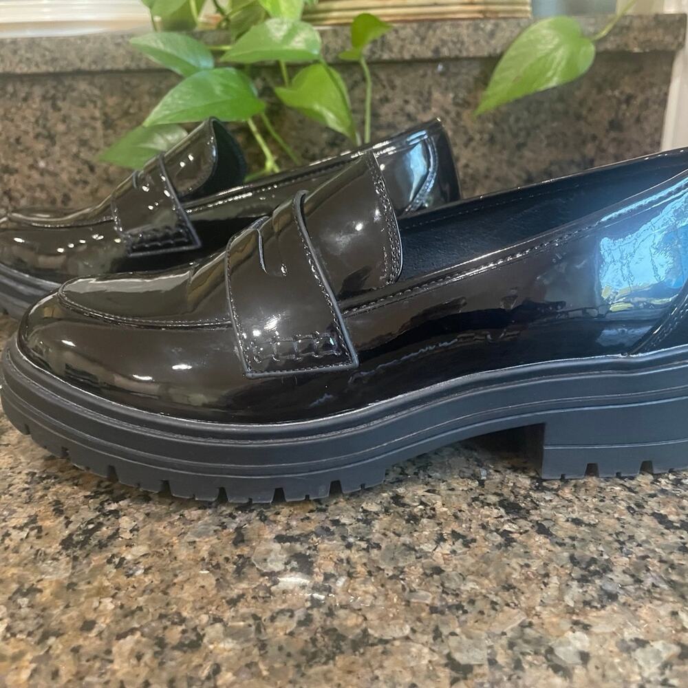 Women’s Size 9 Black Patent Leather Chunky Penny Loafers
